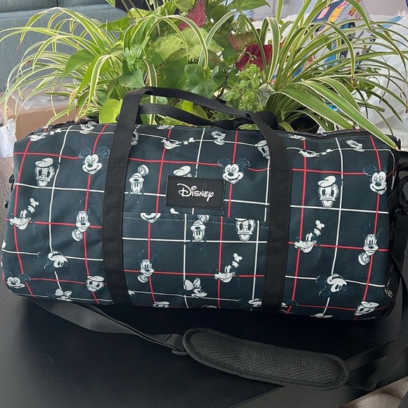 NWT travel bag Disney - Picture 1 of 5